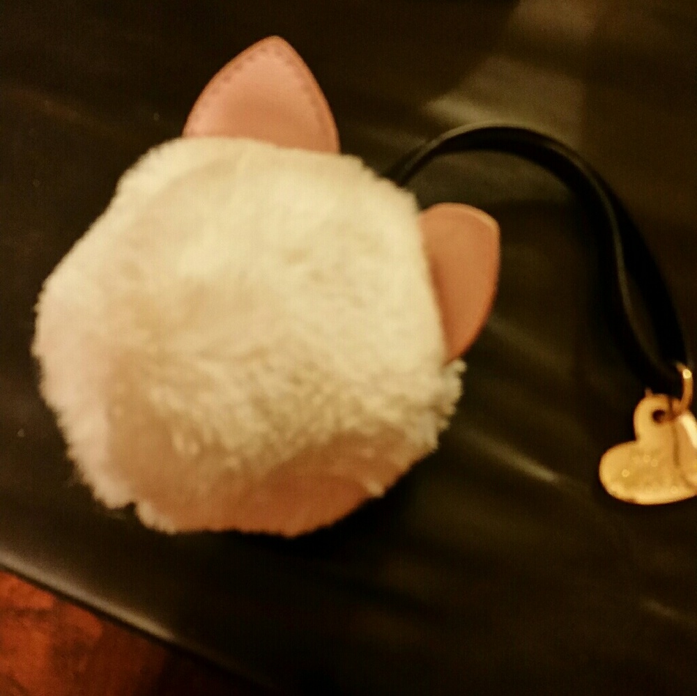 BETSEY JOHNSON cat ear keychain